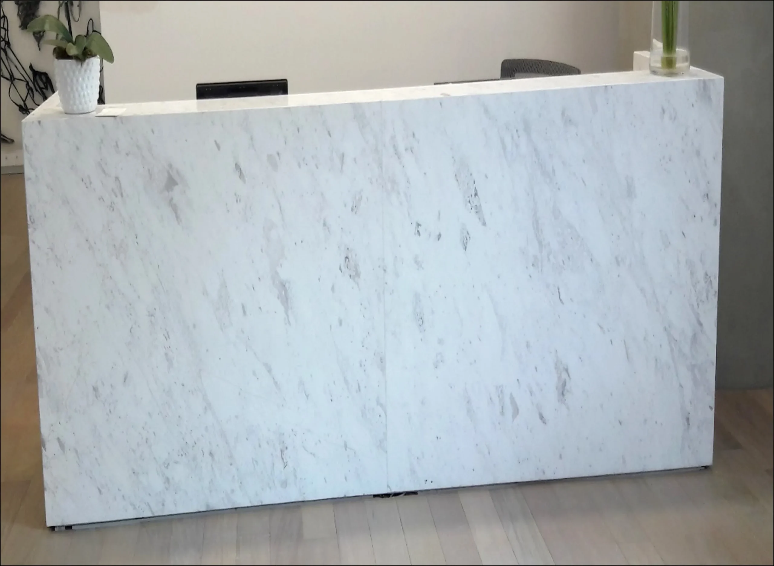 Counters en melamina, enchapados o pintados color madera con detalles en acero inoxidable – GM Proyectos Generales