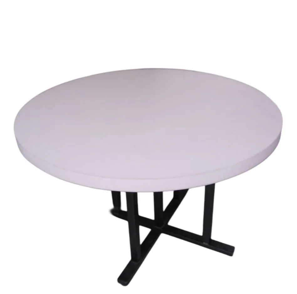 Mesa circular con tablero en melamine con base en tubo redondo y base metalica.